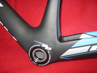 BH G5 Carbon Fiber Bicycle Frameset 2012 56cm MED Black Blue White Frame Fork!5